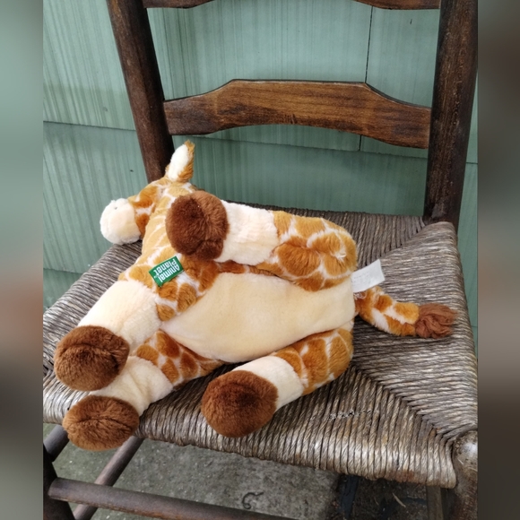 Kohls Cares Animal Planet Bashful Giraffe Plush Stuffed Animal Toy Sitting 12" - Picture 7 of 13